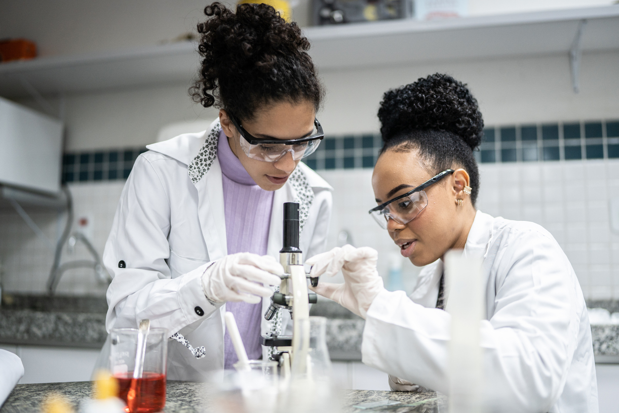 Inspiring Women and Girls in Science: Role Models Who Spark Curiosity and Confidence